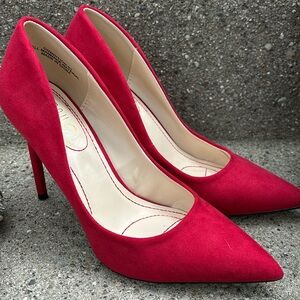 Red pumps